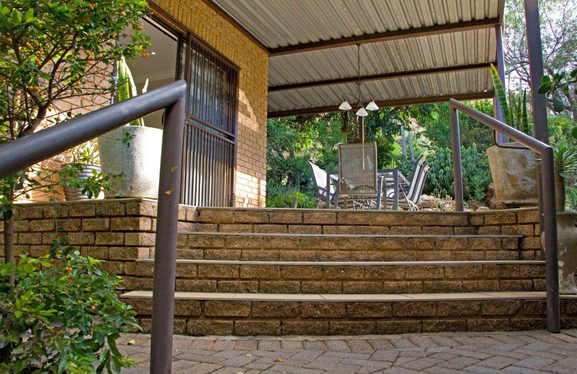 Cosy Connect Guesthouse Krugersdorp Exterior photo
